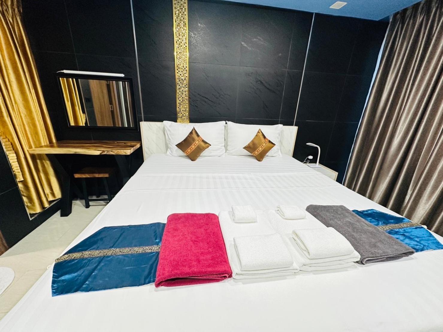 Luxury Business Suits In Grand Avenue By Pattaya City Estates Zewnętrze zdjęcie